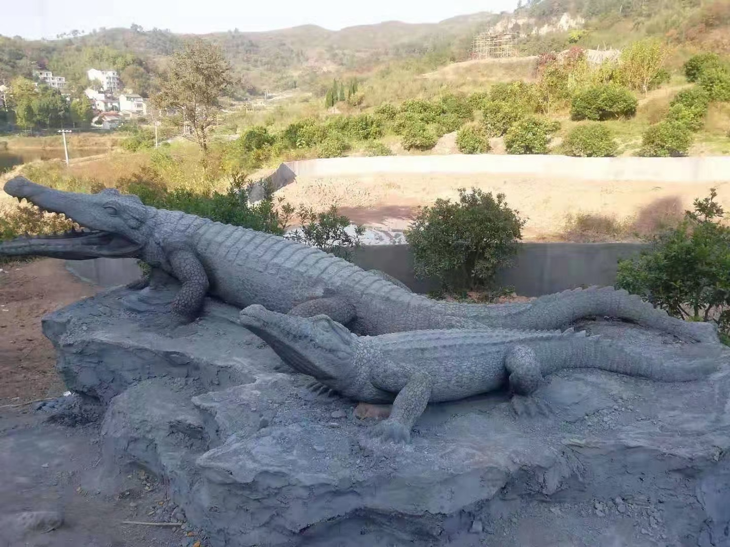 一组雕塑作品